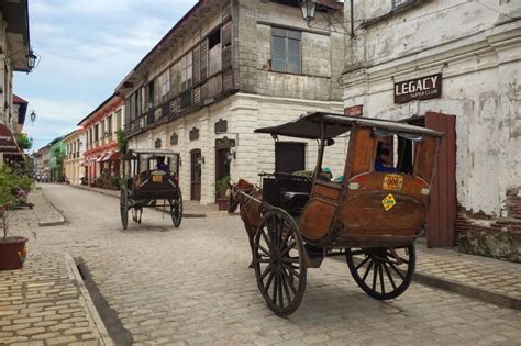 Calle Crisologo – a glimpse into Vigan’s charming past.